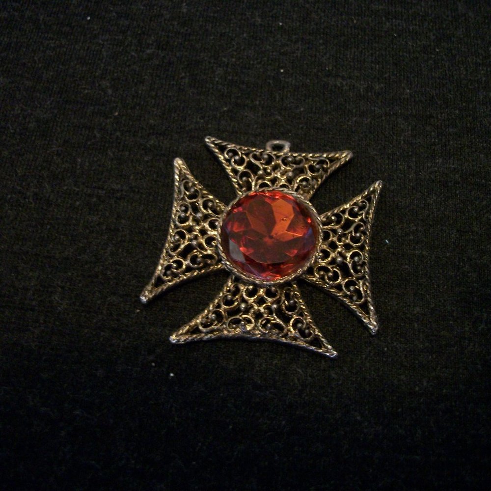 VINTAGE MALTESE CROSS W ORANGE STONE PENDANT